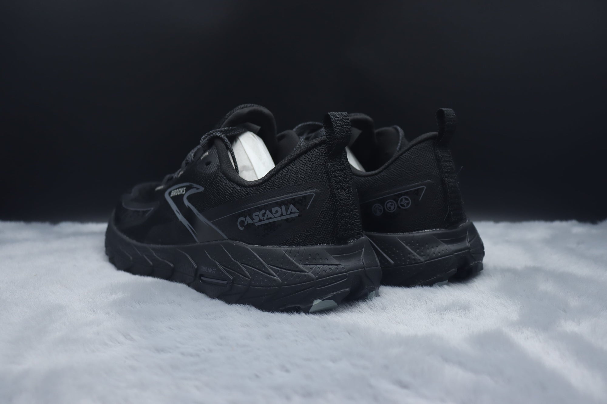 BRKS Cascadia 18 – Carbon Black