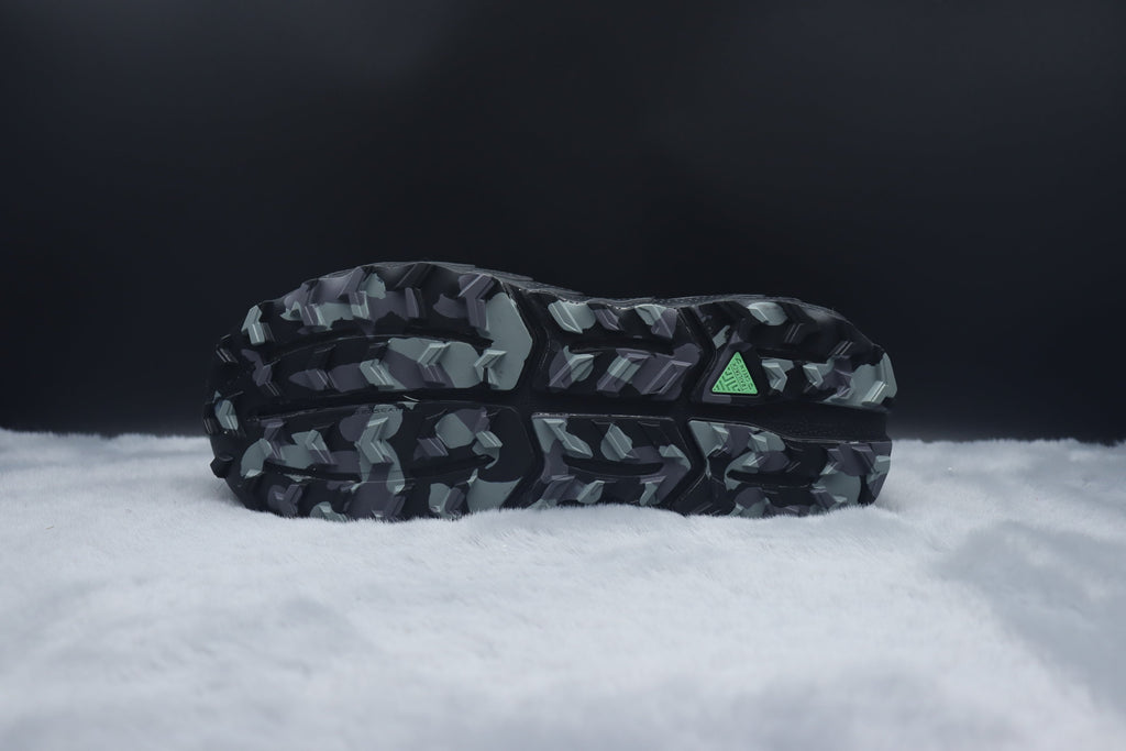 BRKS Cascadia 18 – Carbon Black