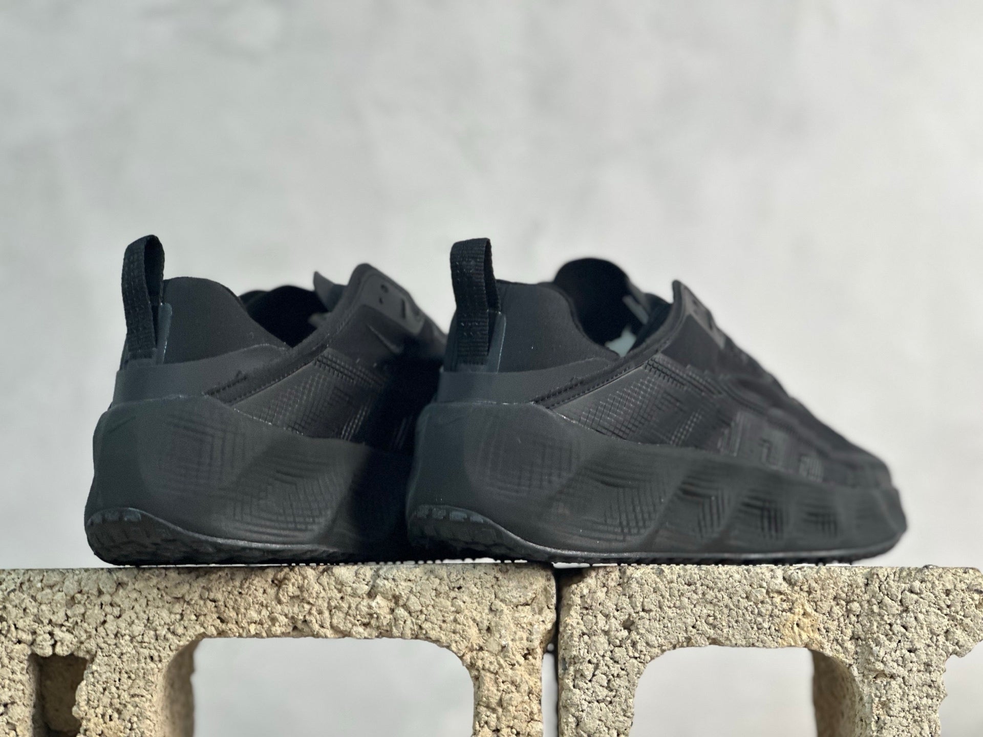 Zoom X Wave – Full Black Edition