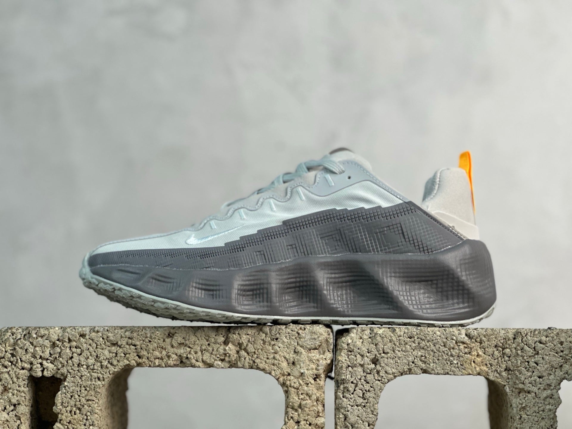 Zoom X Wave – Steel Grey Edition