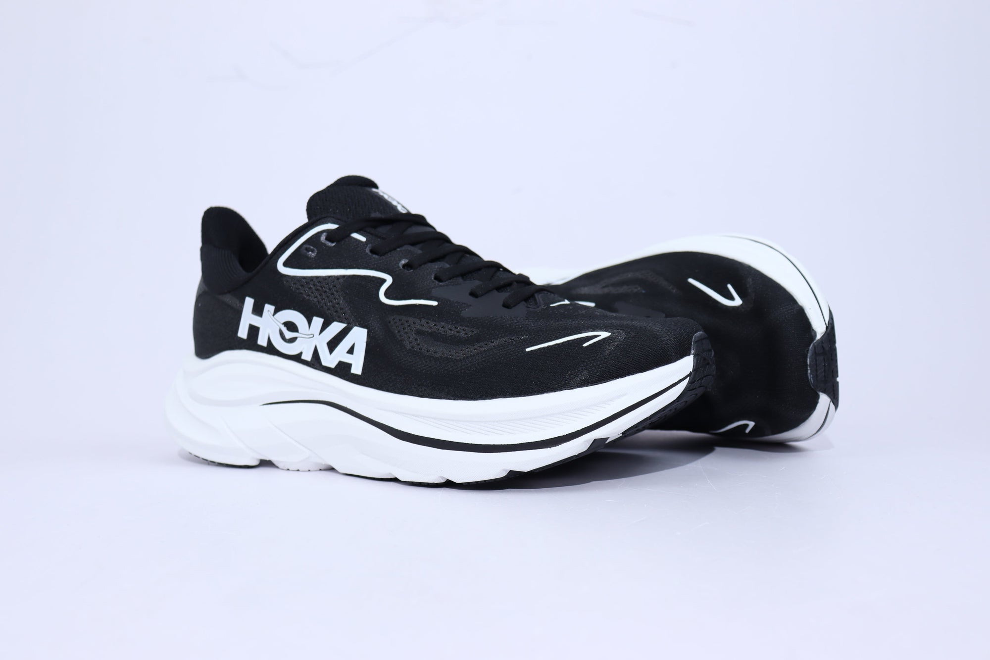 Clifton 10 - HK Unisex Sneakers - Black