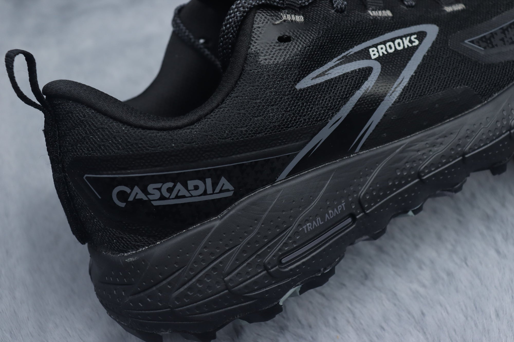 BRKS Cascadia 18 – Carbon Black
