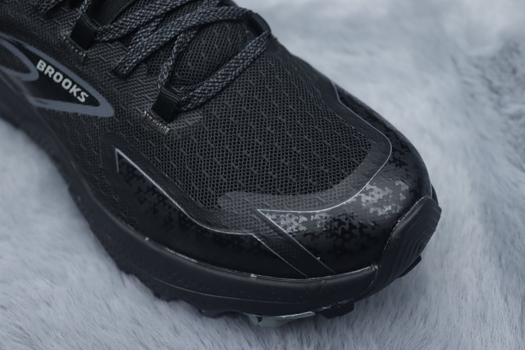 BRKS Cascadia 18 – Carbon Black