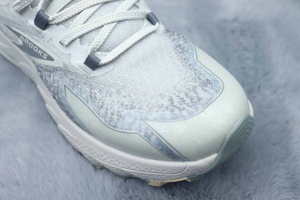 BRKS Cascadia 18 – Arctic White