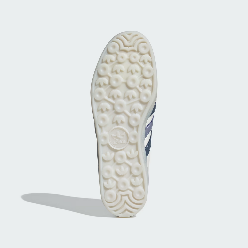 Gazelle Indoor – White & Blue Fade Stripes