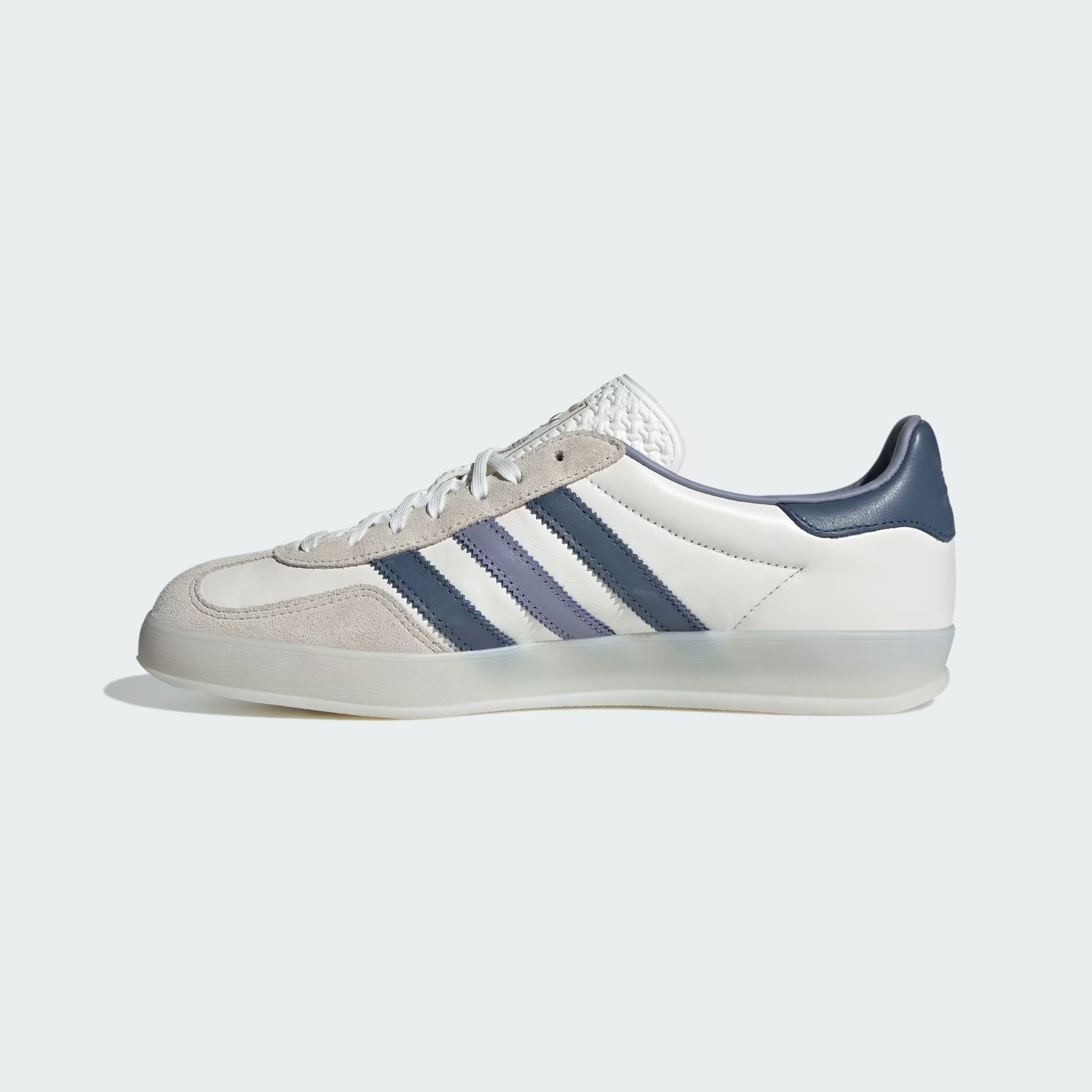 Gazelle Indoor – White & Blue Fade Stripes