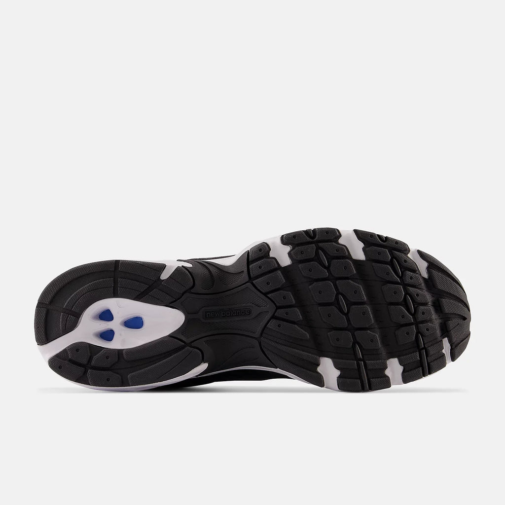 NB 530 - BLACK with MAGNET and Silver Metallic