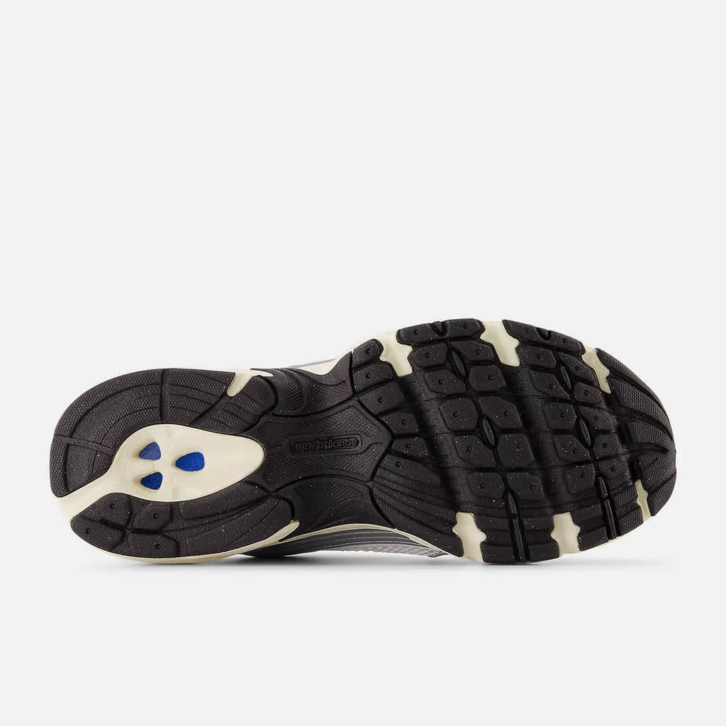 NB 530 - METALLIC SILVER with BLACK CEMENT